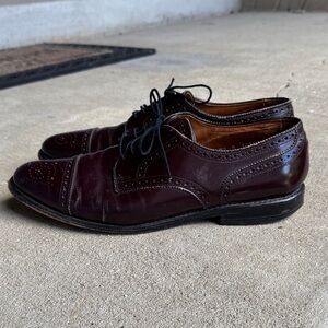 Allen Edmonds mens 10.5 B oxblood Stanford wingtip leather oxford dress shoes